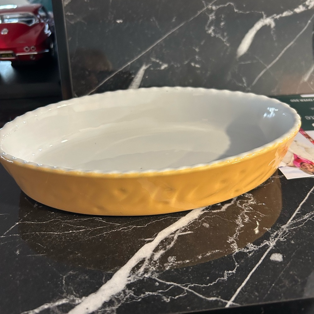 Valentina Made in Italy oval yellow gold scallop edge baking dish 7”x 5” - Picture 3 of 4